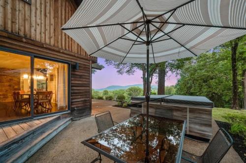 Catskill Estate epic views hot tub in 金斯頓