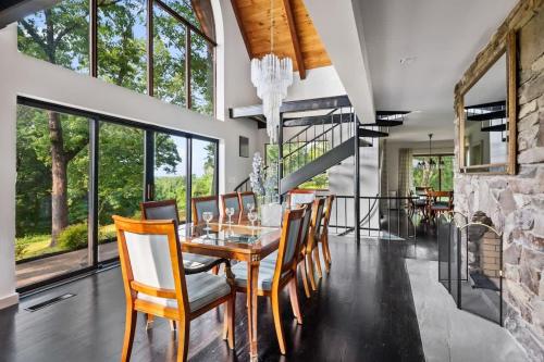 Catskill Estate epic views hot tub in 金斯頓