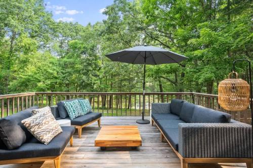Catskill Estate epic views hot tub in 金斯頓