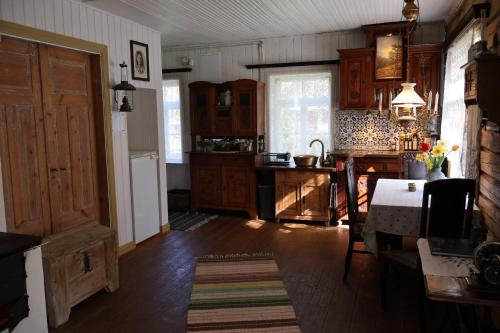 Kitchen, Leesi Kulalistemaja in Leesi