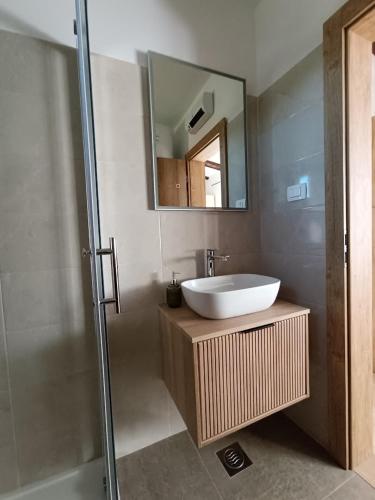 Dušš, Room Zonti in Bubani