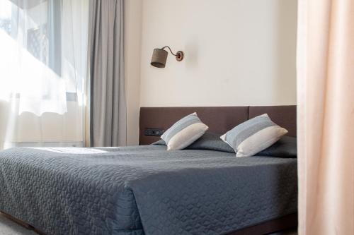 Standard One-Bedroom Suite with Balcony image 9
