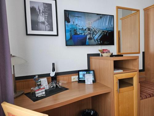 Standard Double Room image 10