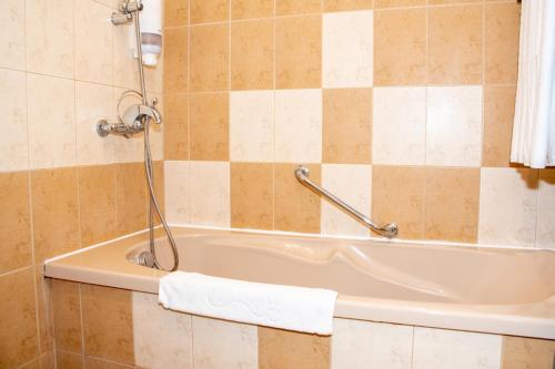 Standard One-Bedroom Suite with Balcony image 6