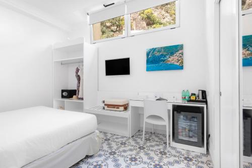 Economy Double or Twin Room image 4