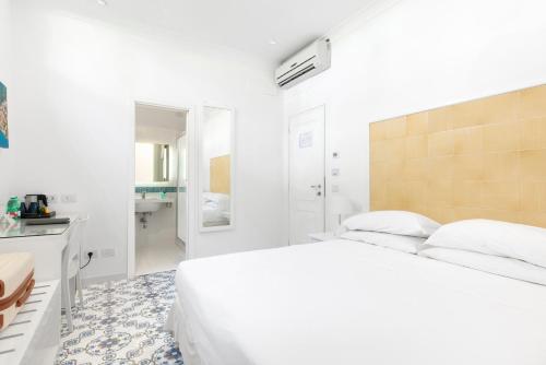 Economy Double or Twin Room image 5