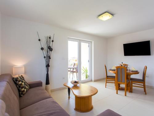 Apartment Maestral in Radmani