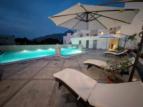 สระว่ายน้ำ, Aashreya Suites Tiruvannamalai in ตรีรุวันมาลัย