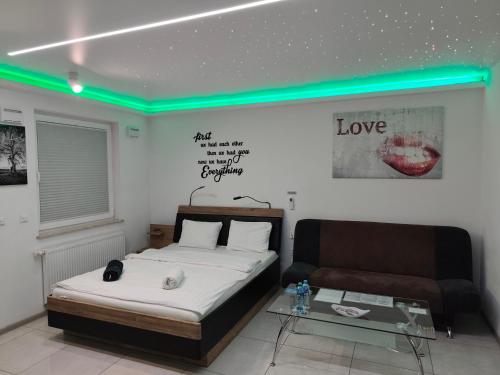 Good Day Apartments- private parking new town