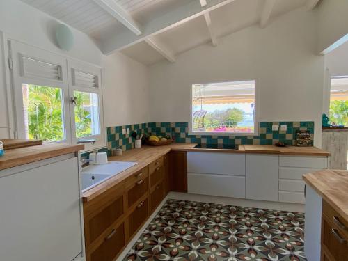 Villa Corail et coquillage, 6 chambres face a la mer in Berard