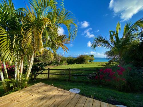 Villa Corail et coquillage, 6 chambres face a la mer in Berard