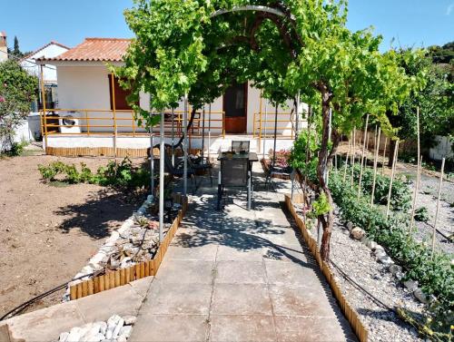 Udsigt, White lilies the house of gourmet flavours in Limnos