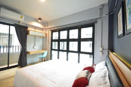 room detail thumbnail 0