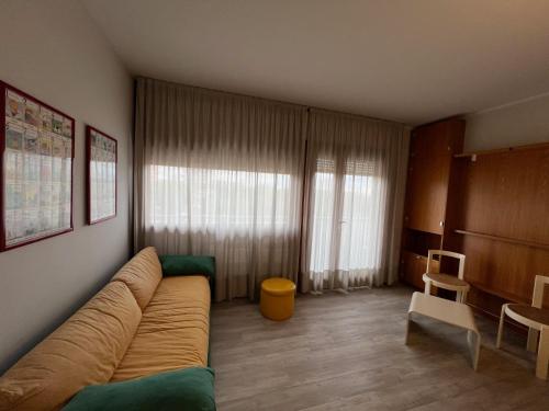 One-Bedroom Apartment image 10