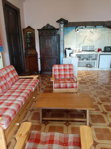 2 bedrooms, 4 beds