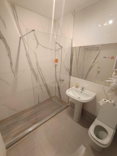 Double Room with Extra Bed and Shared Bathroom image 10