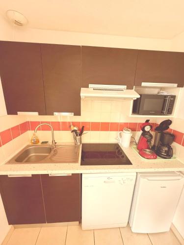 Villa le Castellet et proche circuit Paul-Ricard à 20 mn de la Mer (Villa le Castellet et proche circuit Paul-Ricard a 20 mn de la Mer) in Син