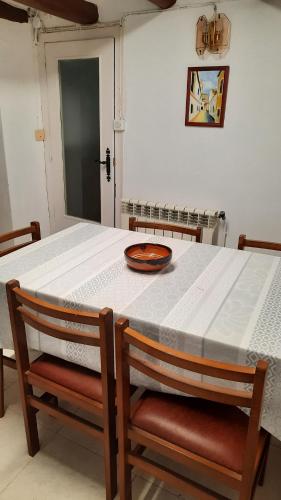Létesítmények, Ca la Paca in Ponts