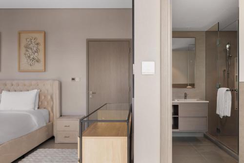 Burj Khalifa View 2 BR Apartment w Parking, Dubai (photo 4)