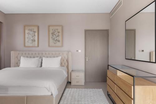 Burj Khalifa View 2 BR Apartment w Parking, Dubai (photo 9)