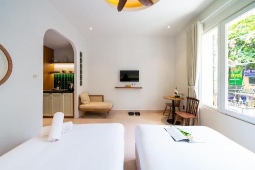 Deluxe Twin Room image 5