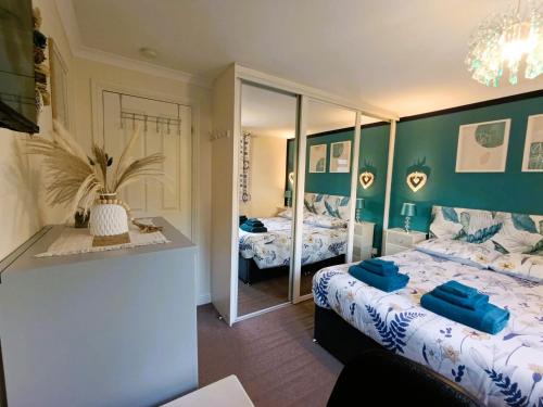 Double Room in Riverside Apartment - C near House for an Art Lover