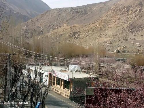 kmg gateway hotel and resturant kharmang madhupur in Khaplu