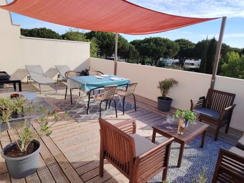 Appartement avec garage et grande terrasse , proximité des plages