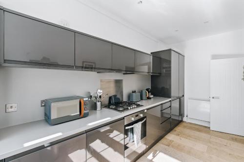 Modern 2BR Apartment with Lift Access Prime Central London Location, Londres (photo 6)