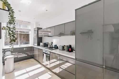 Modern 2BR Apartment with Lift Access Prime Central London Location, Londres (photo 9)