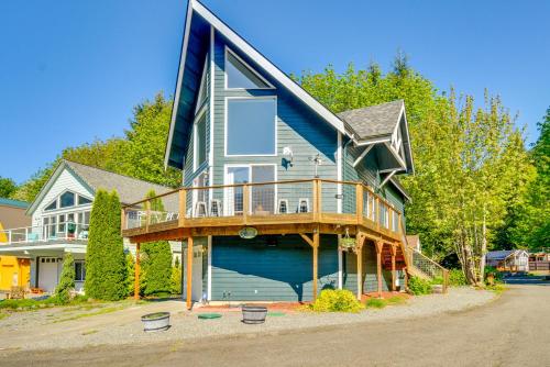 Lake-View Getaway 20 Mi to Olympic Natl Park! in Port Angeles