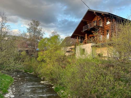 Villa ZRUB in โปลยานึตสยา