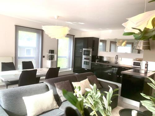 Shanti - Sérénité (Shanti - Serenite) in เอช เซอ อัลเซท