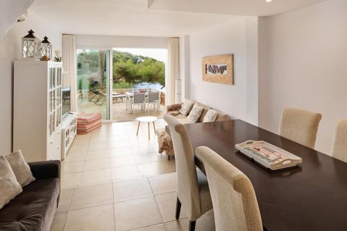 Sea frontline Apartment 'Ernesto'. Pool. WIFI in Felanitx