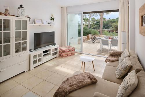 Sea frontline Apartment 'Ernesto'. Pool. WIFI in Felanitx