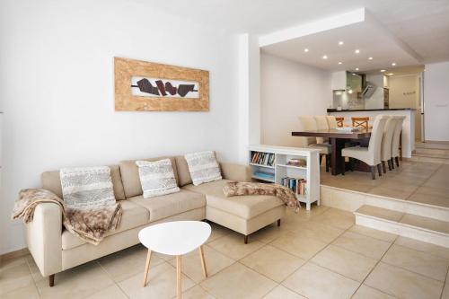 Sea frontline Apartment 'Ernesto'. Pool. WIFI in Felanitx