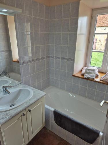 Bathroom, L'Oree de Troncais in Cerilly