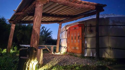 Buitenkant, DuVa mongolska yurta in Petrovac Na Mlavi