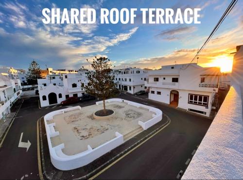 Weybeach2 -shared terrace,plaza view,sea frontline in La Santa