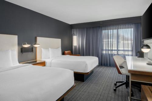 Queen Room with Two Queen Beds - Hearing Accessible