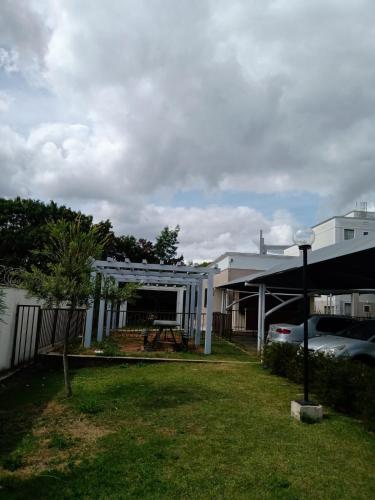 Cozy apartment in Contagem in กอนตาเจง