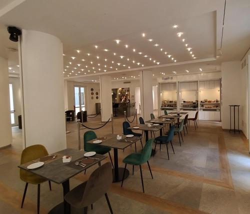 Essen und Erfrischungen, Soul Art Hotel near Complesso Monumentale di Santa Chiara