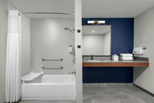 Best Western Plus Colony Inn - image 9