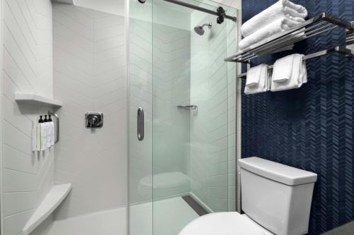 Best Western Plus Colony Inn - image 8