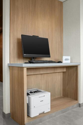 Best Western Plus Colony Inn - image 3
