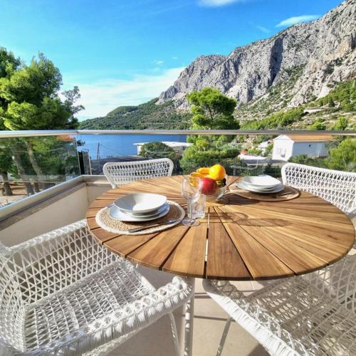 Two-Bedroom Apartment with Balcony and Sea View