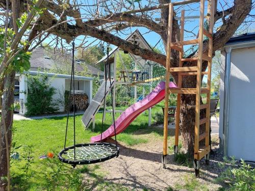 Dārzs, Chalet im Spiel- und Obstgarten in Simmern (Hunsruck)