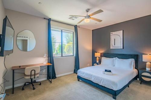 Stylish 1BR Uptown Biltmore Gym Pool Parking WD thumb 2