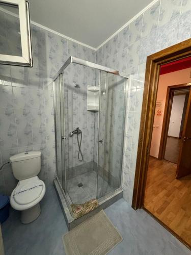 Triple Room with Bathroom image 8