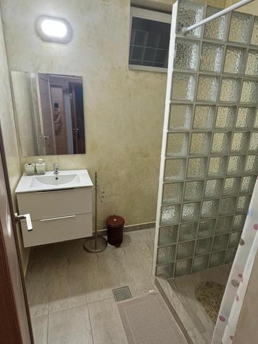 Triple Room with Bathroom image 3